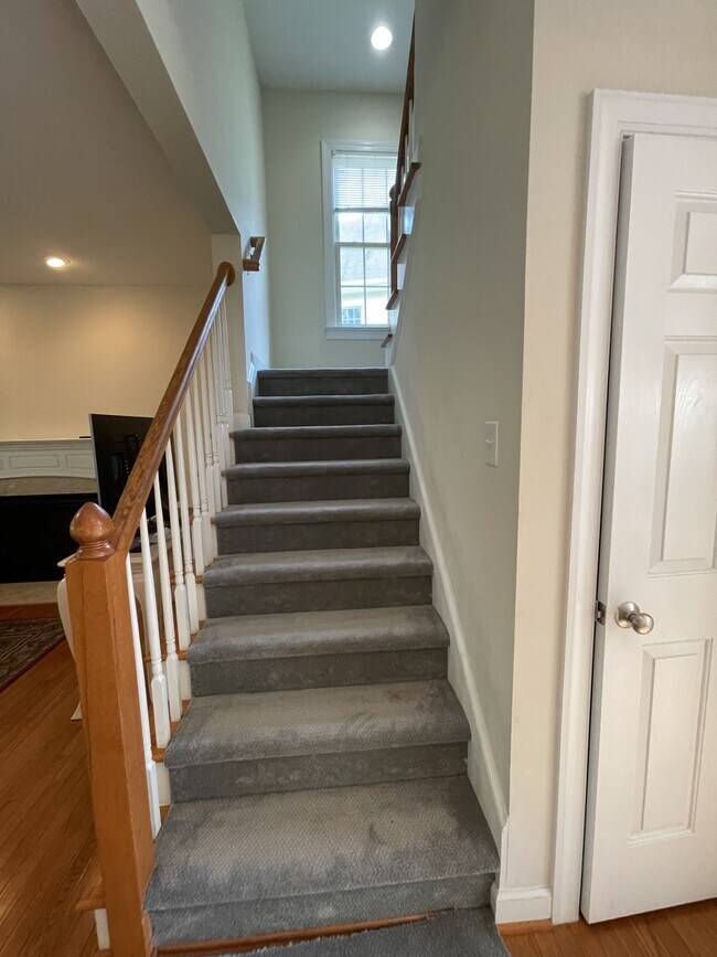 Building Photo - 5001 Paces Ferry Dr