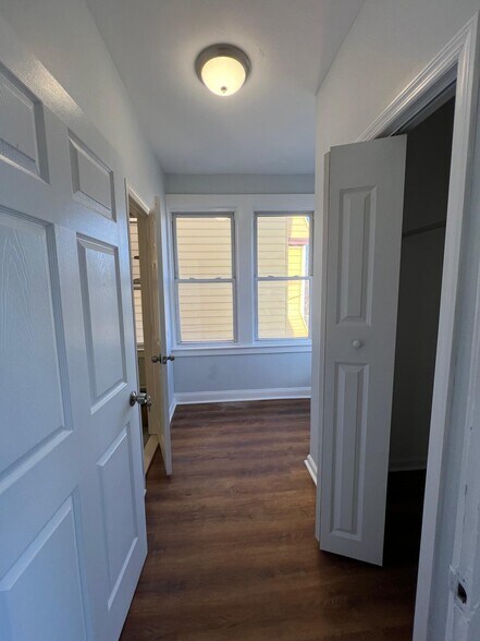 Building Photo - 55 Schley St