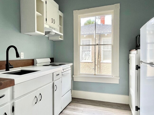 Building Photo - 8 Rohde Ave