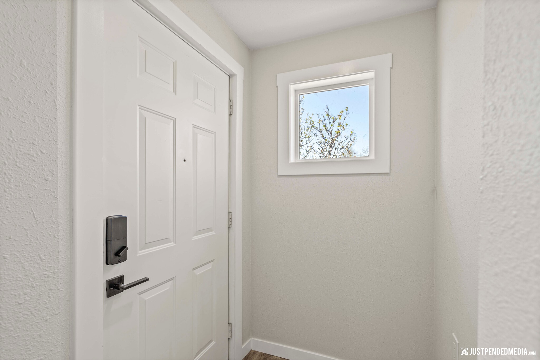 Entry - 1027 Juneau St