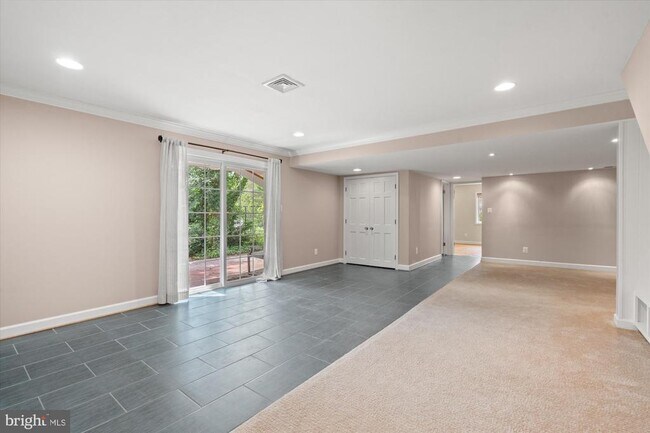 Building Photo - 4905 Dorset Ave