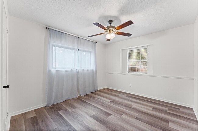 Building Photo - 110 Shadow Wood Dr