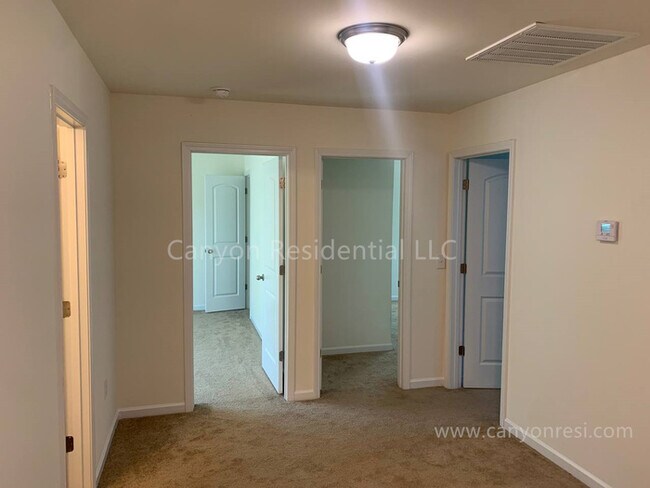 Building Photo - Recently Renovated!!Beautiful 4BR home.