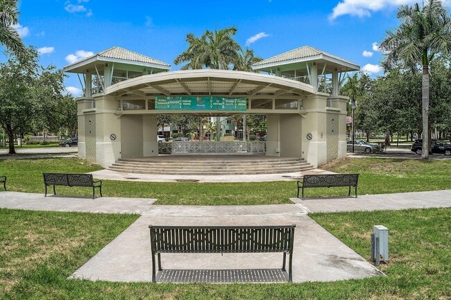 Building Photo - 1203 Town Center Dr