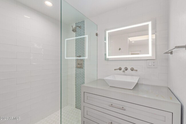 Building Photo - 4450 E Camelback Rd