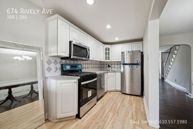 Building Photo - 674 Rively Ave