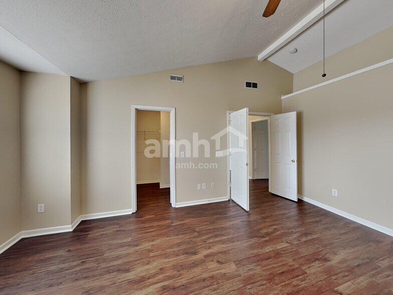 Building Photo - 6702 Meadow View Ct