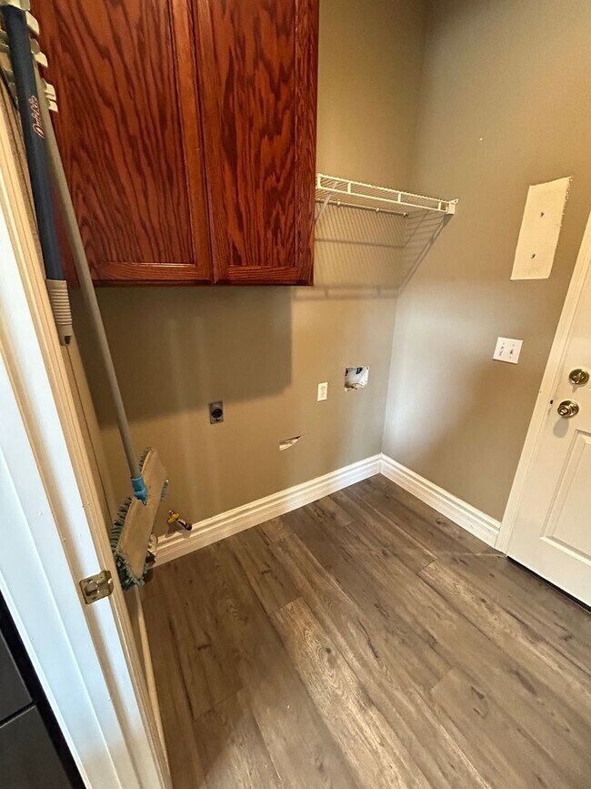 Building Photo - *Wait list full- Currently not accepting applications* 3 Bedroom 2 bathroom with a bonus room in ...