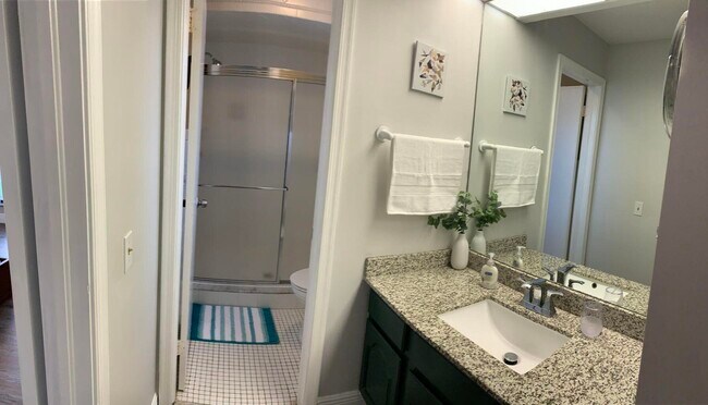 Building Photo - 1494 White Pine Dr