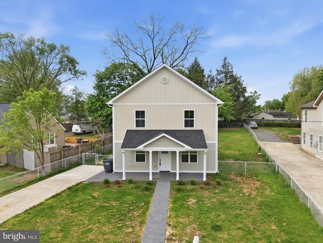Building Photo - 129 Evans St