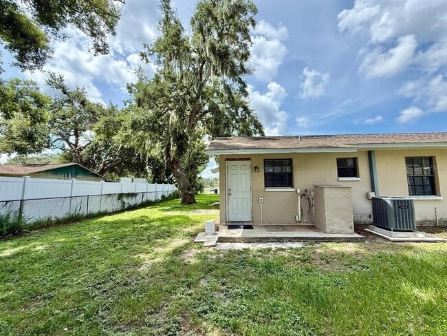 Building Photo - 10812 Hannaway Dr