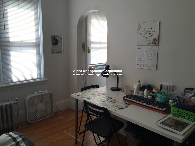 Building Photo - 349 Pleasant St