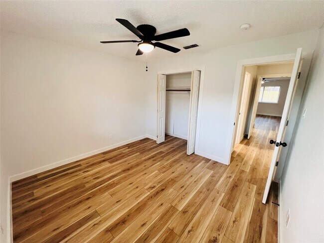 Building Photo - 9614 Ravensworth Dr