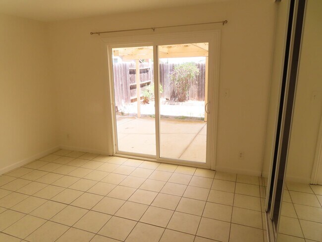Building Photo - Four bedroom house in Mira Mesa