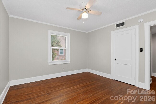 Building Photo - 1418 Park Dr