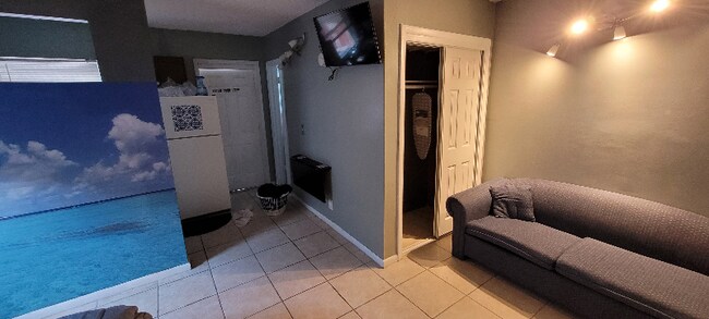 Building Photo - 129 SE 2nd Terrace