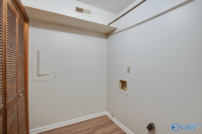 Building Photo - 9020 Mahogany Row SE