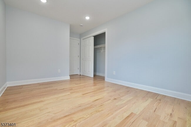Building Photo - 226 Park Ave