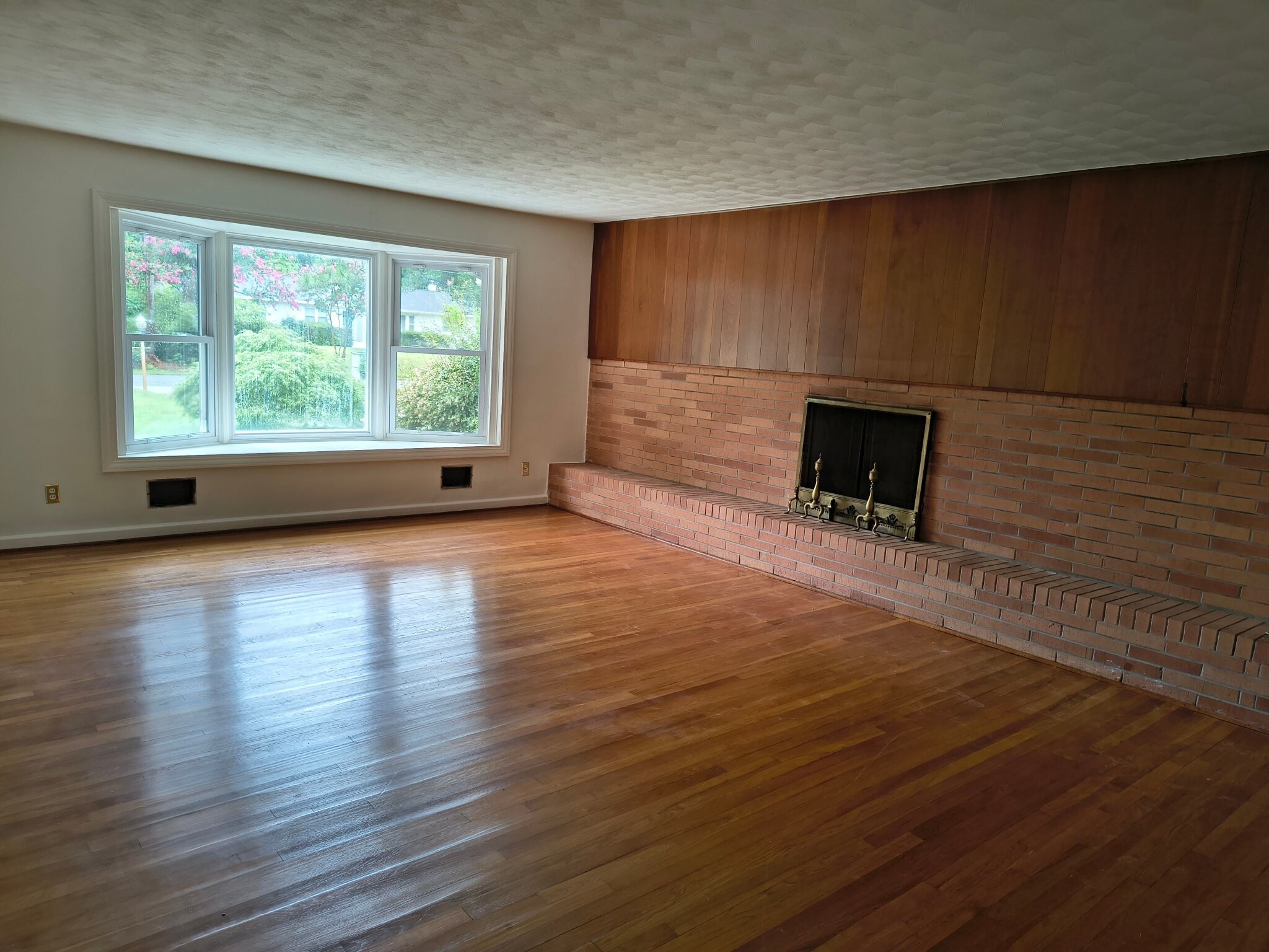Building Photo - 2409 Millwood Rd