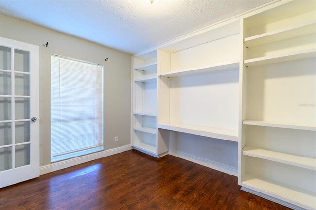Building Photo - 3122 Reseda Ct