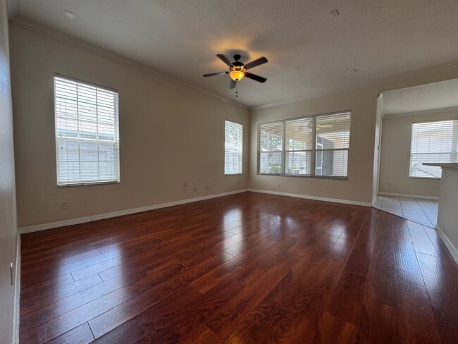 Building Photo - Gorgeous 4/3 Townhome in Oviedo ~ 2.5 Car ...