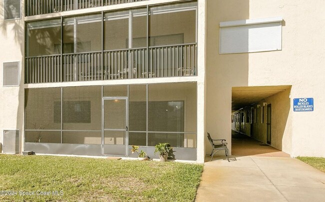 Building Photo - 126 Lancha Cir