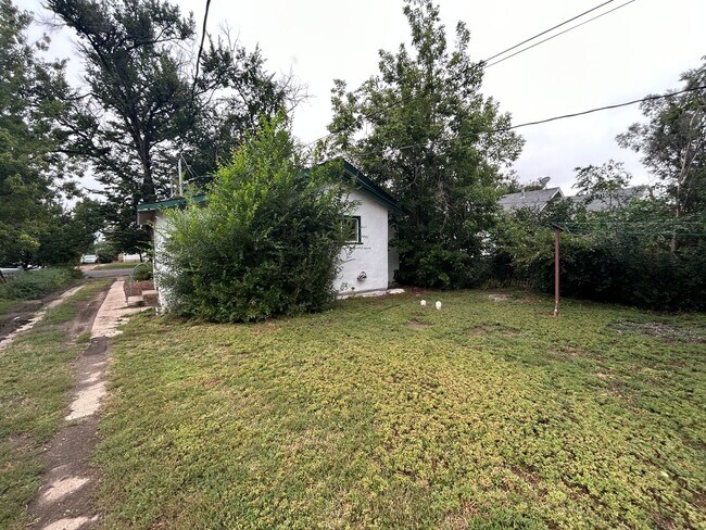 Building Photo - Charming 2 bedroom 1 bath home!