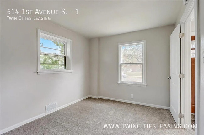 Building Photo - 614 1st Ave S