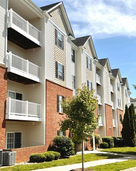 Building Photo - 102 Capstone Dr
