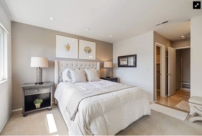 Building Photo - Vacation living every day. 2Bed/2Bath
