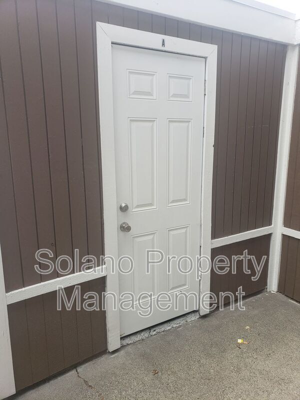 Building Photo - 1712 Arthur Ct