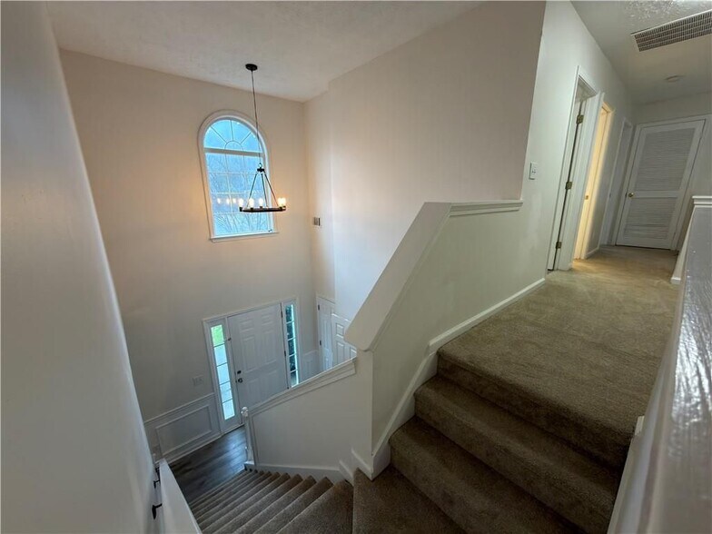 Building Photo - 620 Manor Glen Dr