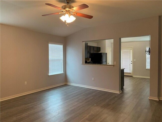 Building Photo - 4 Bed, No Carpet Home in Kyle, Available for July Move-In