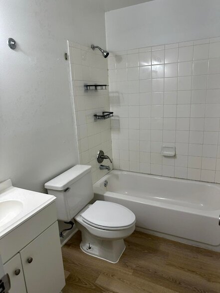 Building Photo - 965 SE Caravan Ave