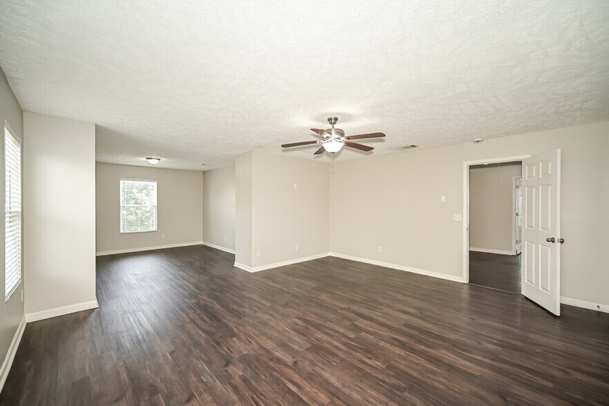 Building Photo - 227 Elderberry Way