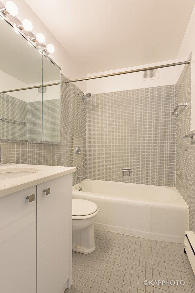 Building Photo - 3600 N Lake Shore Dr