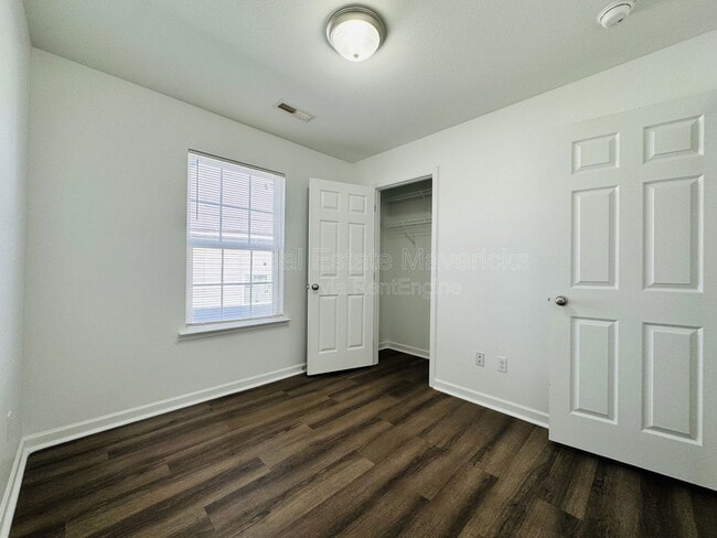 Building Photo - 4607 Kirkland Ave