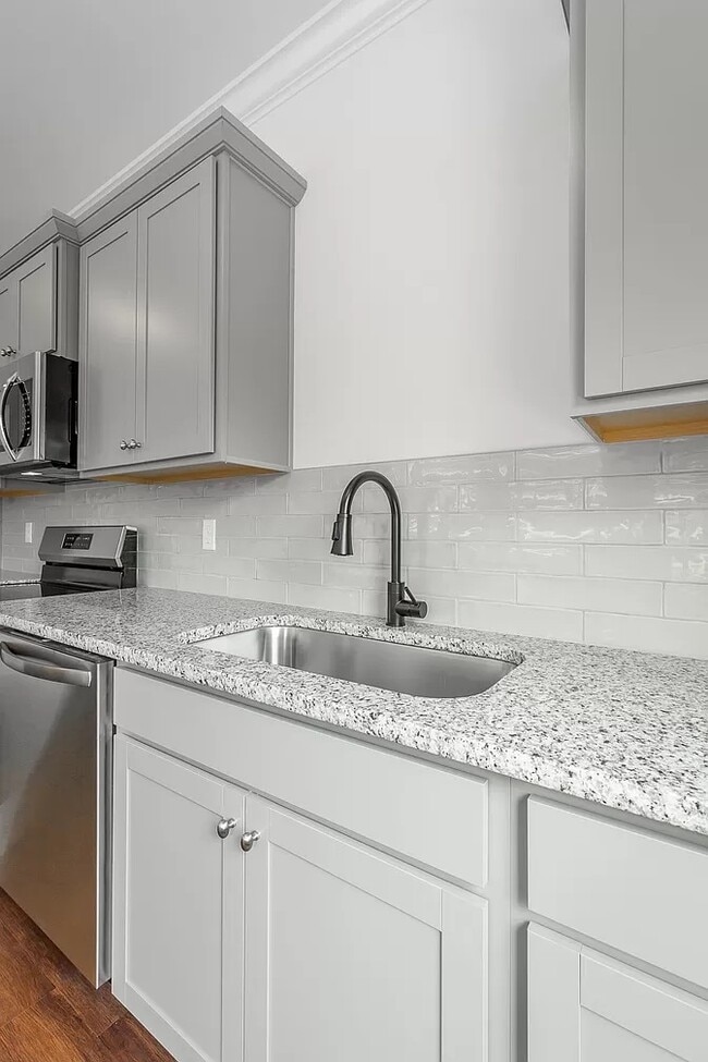 Building Photo - 5558 Stream Ln