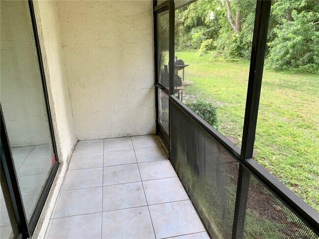 Building Photo - 9845 Riverside Dr