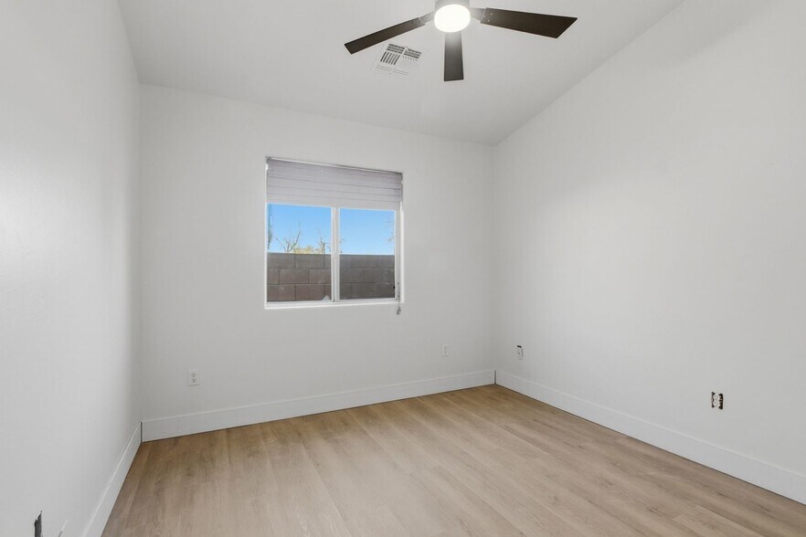 Building Photo - 114 S Beyerville Pl