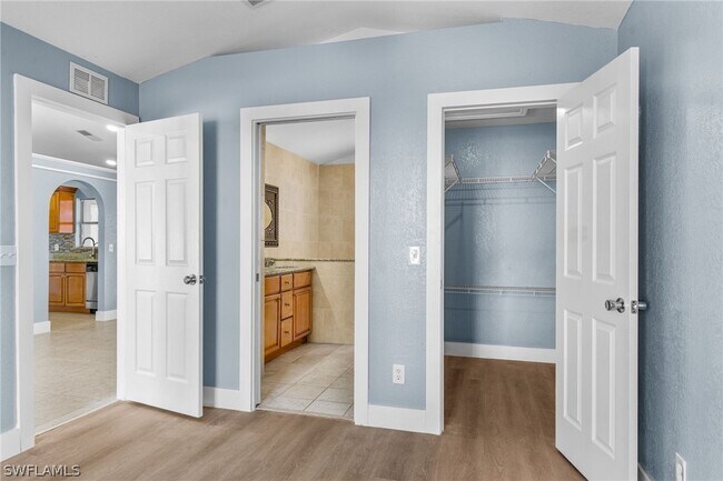 Building Photo - 1715 NE 2nd Ave