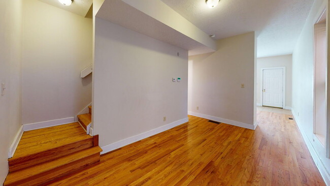 Building Photo - 1369 Indianola Ave