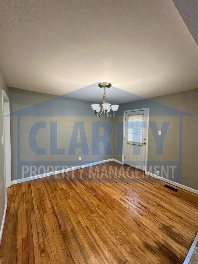 Building Photo - Single level! Two bedrooms!