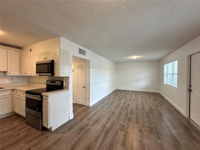 Building Photo - 2500 Johnson St