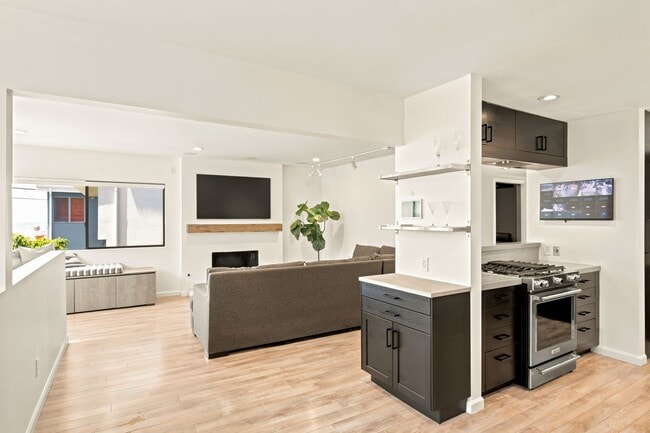 Building Photo - Privateer Duplex