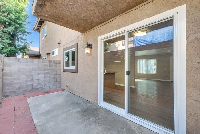 Building Photo - 10472 Chapman Ave
