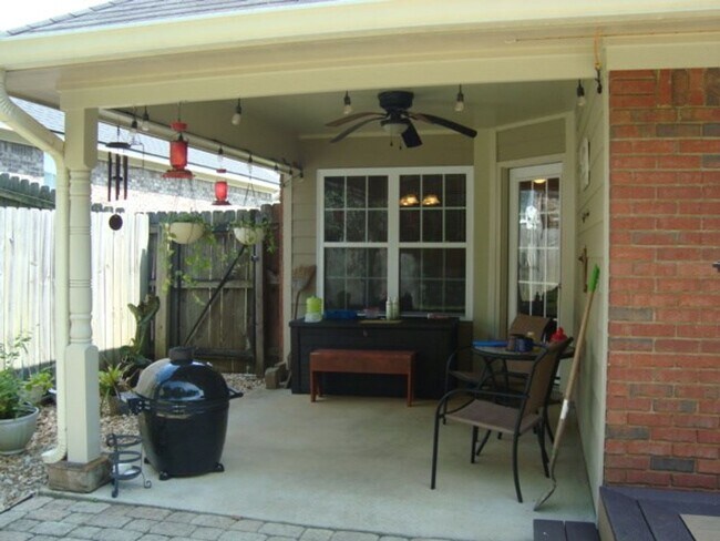 Building Photo - Available September 1st to rent
