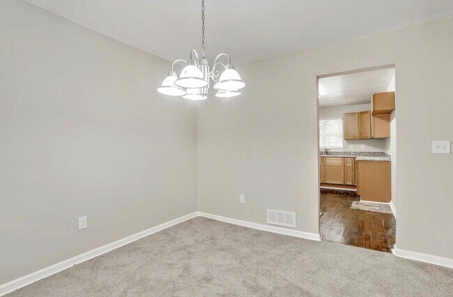 Building Photo - 808 Bisson Loop