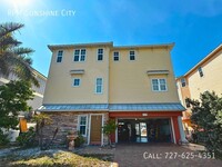 Building Photo - Stunning Water front Home in Madeira Beach