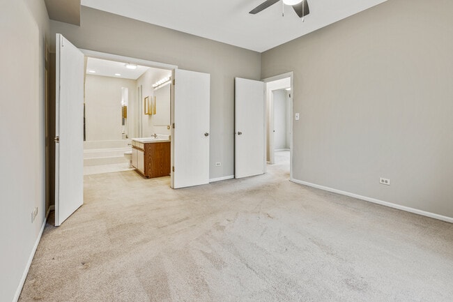 Building Photo - 1665 Commodore Ct